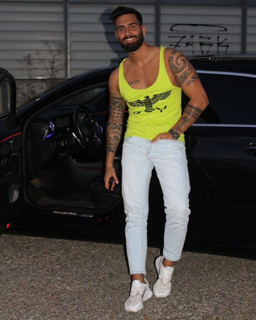 Tank top with jeans outfit ideas for men, 