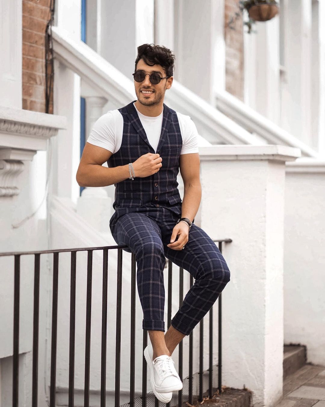 How to style a vest? 40 vest outfits for men. - vogueymen.com