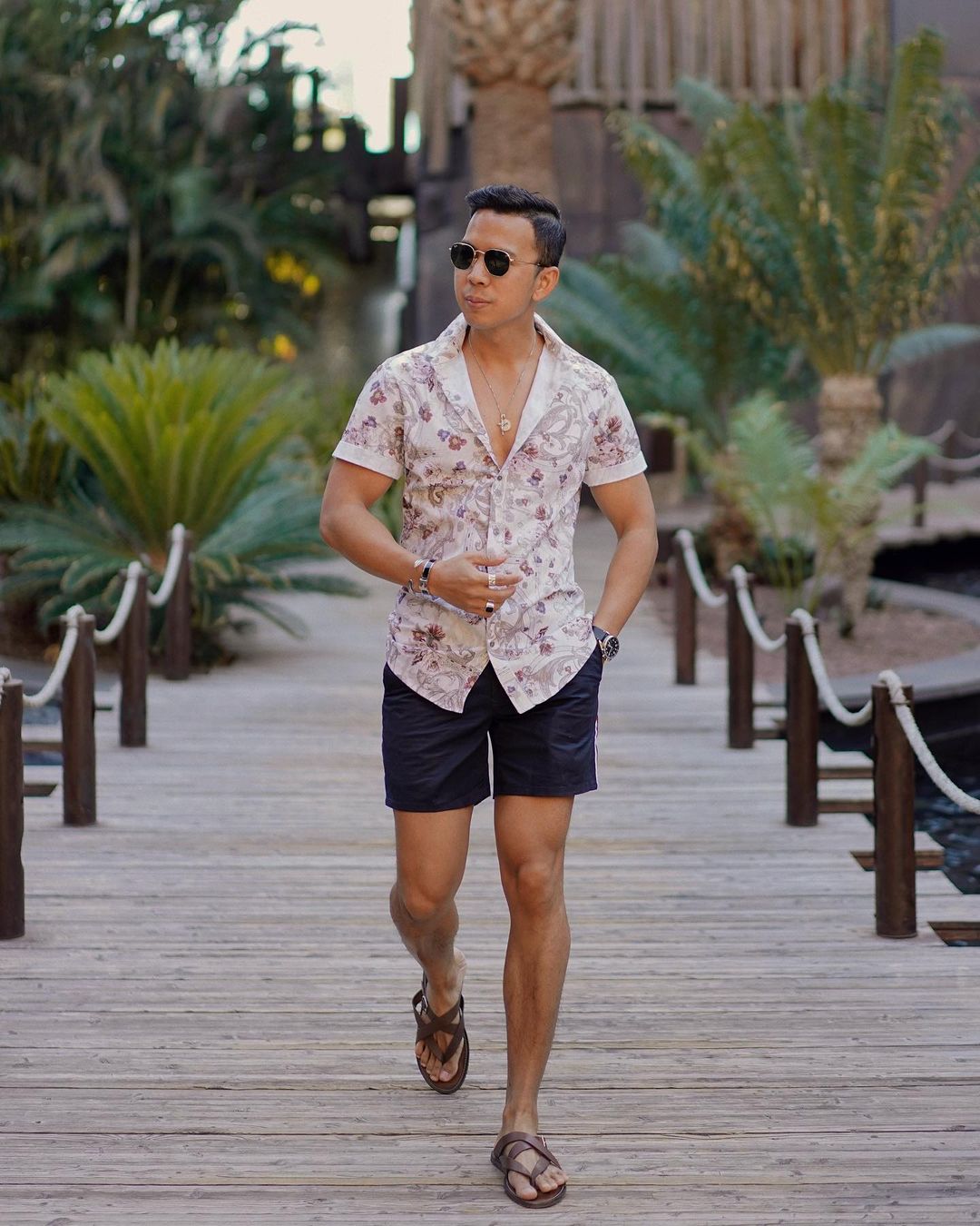 How to rock a floral shirt? 45 floral shirt outfits for guys ...