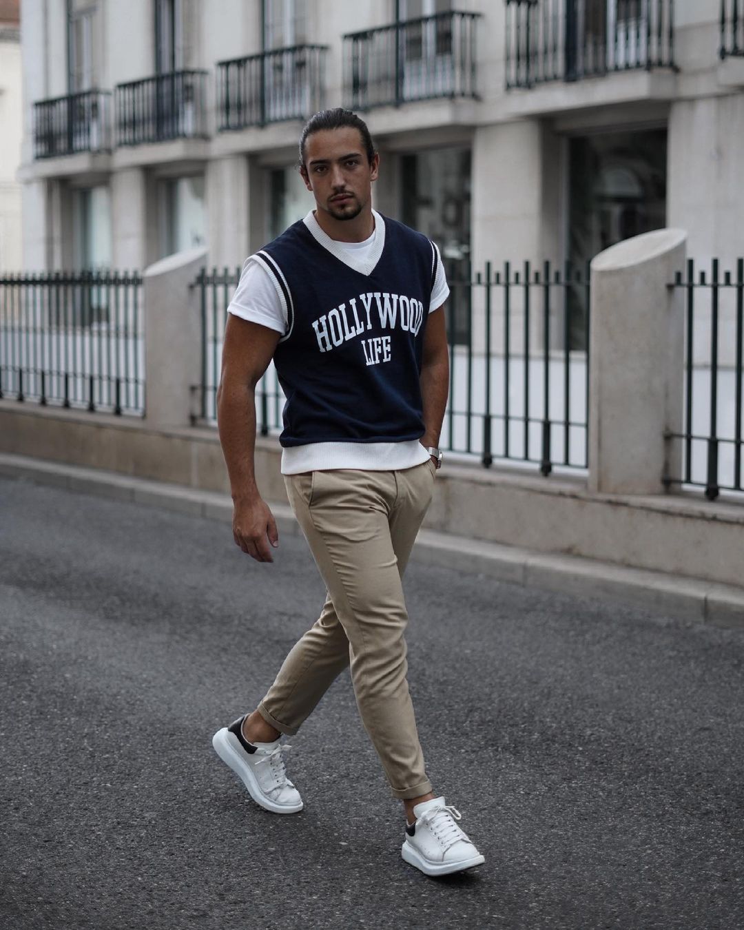 How to rock a sweater vest? 35 sweater vest outfits for guys