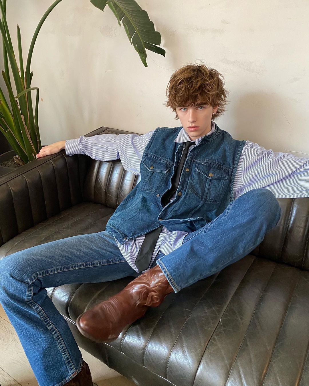 How to style a denim vest? 35+ denim vest outfits for men.