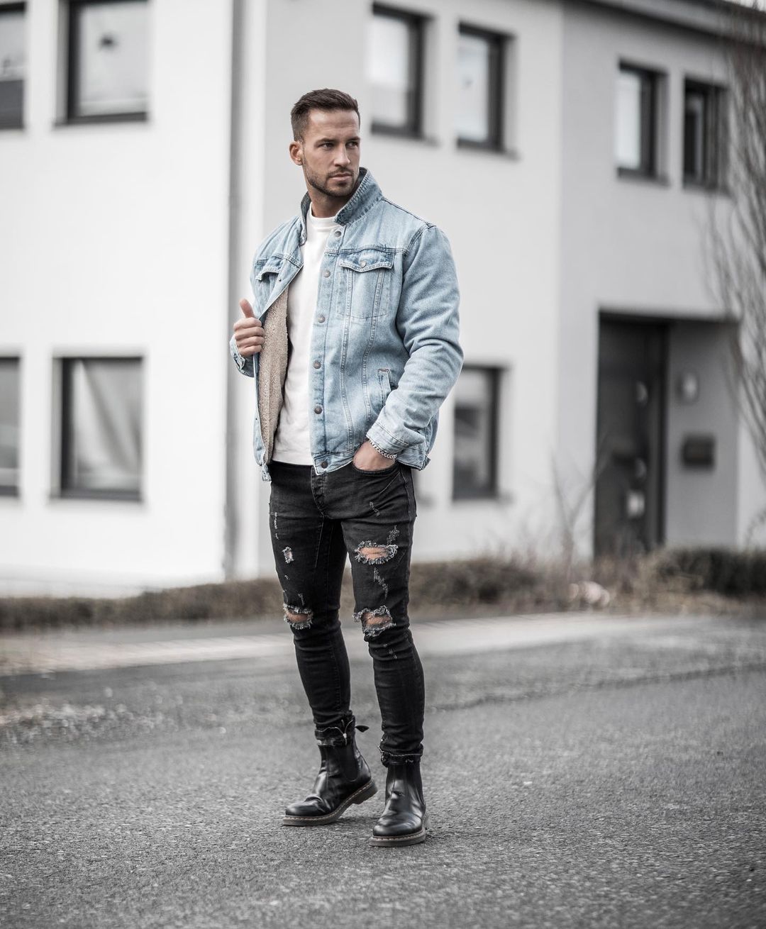 30 light blue denim jacket outfits for men.