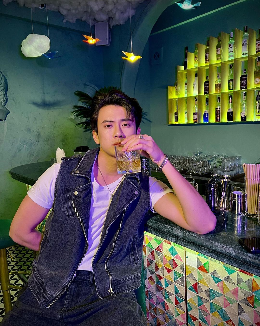 How to style a denim vest? 35+ denim vest outfits for men. - vogueymen.com