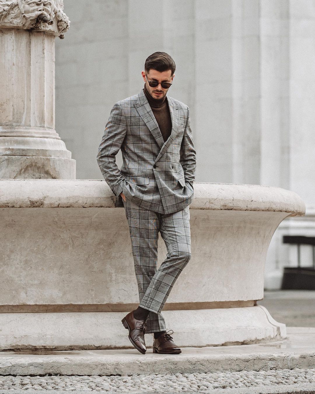 How to mix and match your socks and suits? - vogueymen.com