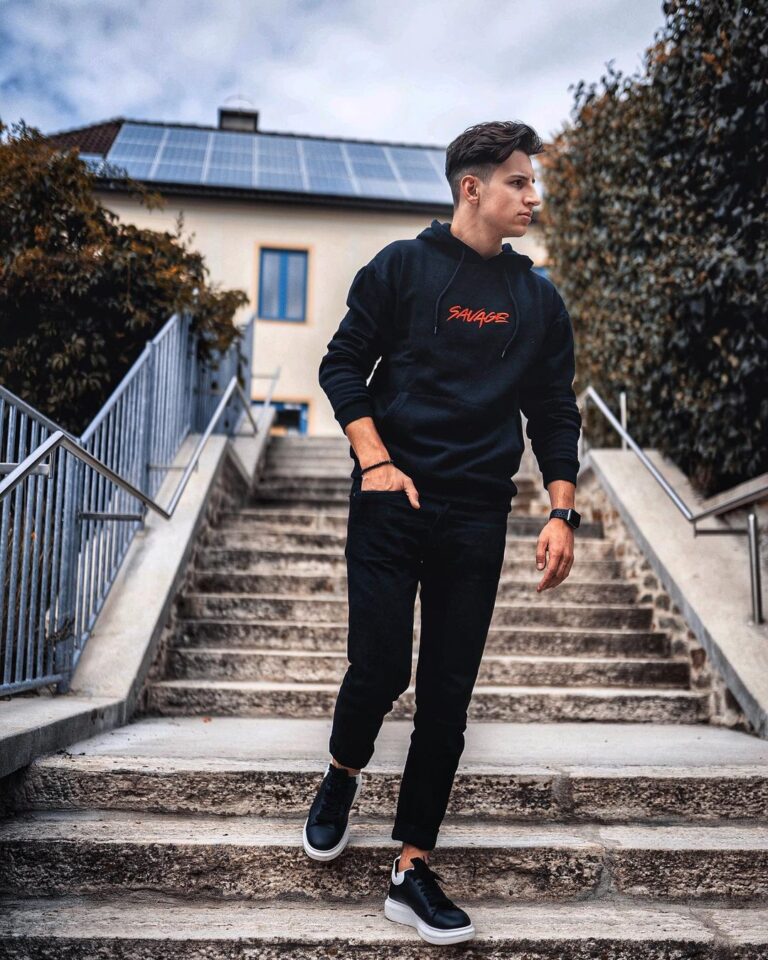 How to style a black hoodie? 25 black hoodie outfit ideas f…