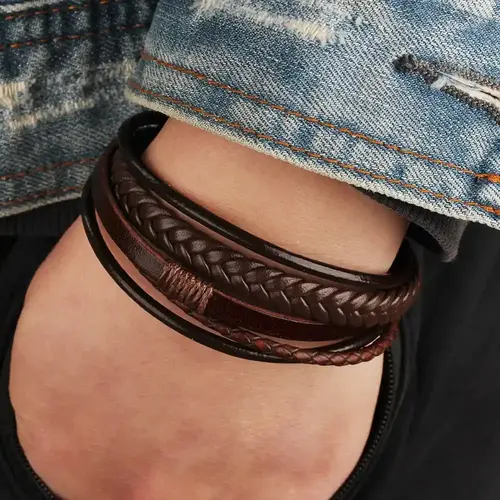 Types of bracelets, The leather  bracelets.
