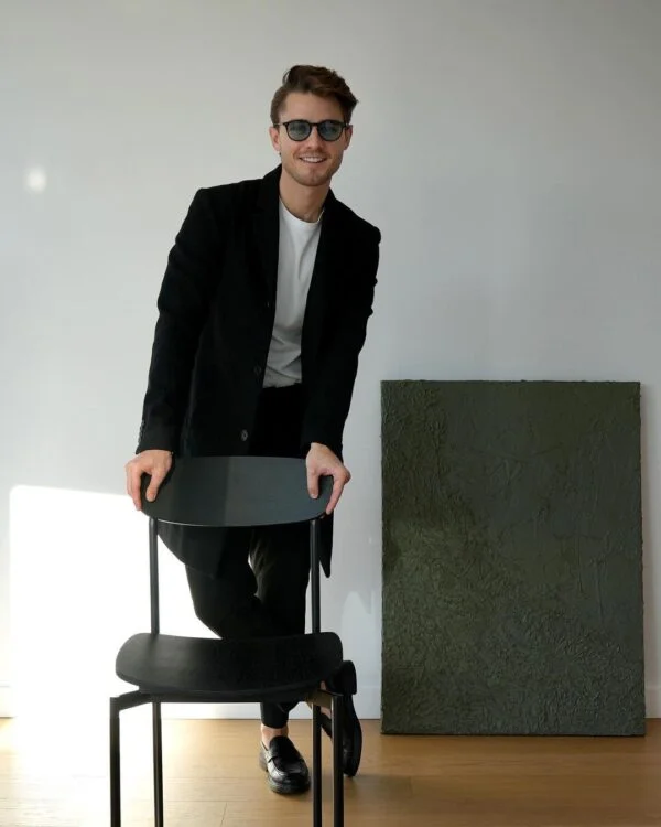 Black overcoat outfit ideas.
