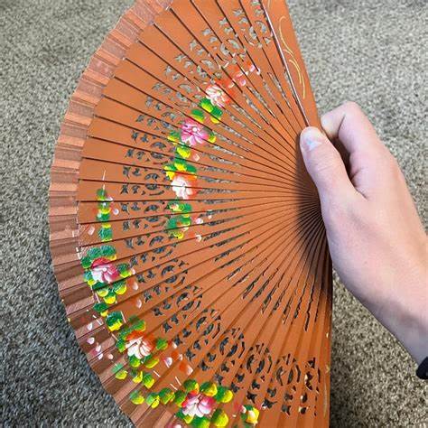 Spanish fashion accessories, Abanico (Hand Fan)