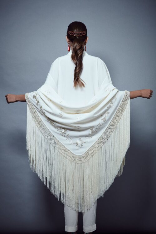 Spanish fashion accessories, Manton de Manila (Manila Shawl)