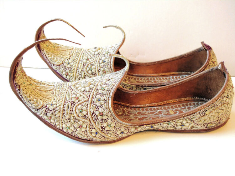 Indian traditional fashion accessories, Khussa