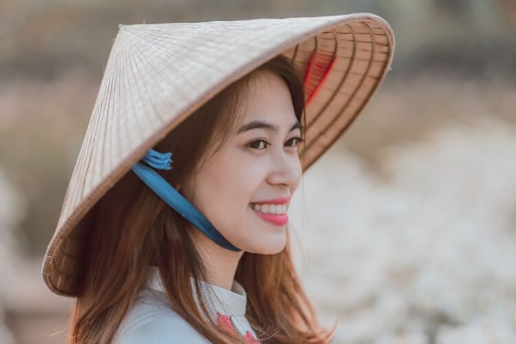 Nón Lá (Conical Hat)