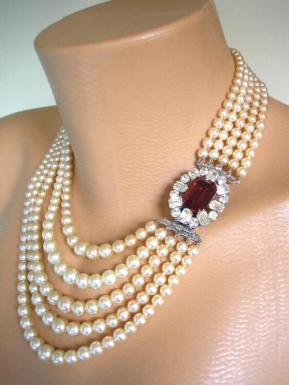 Pompadour Necklace