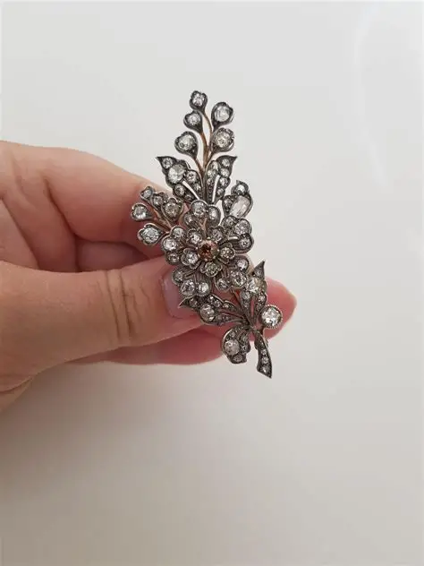 The Entremblant Brooch 