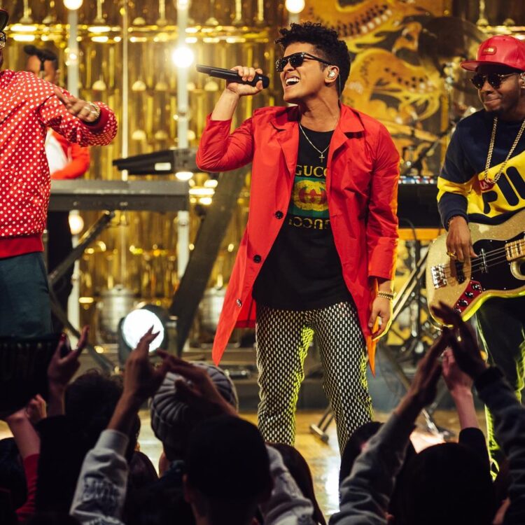 Bruno Mars s Iconic Outfits His Style Playbook Decoded Vogueymen