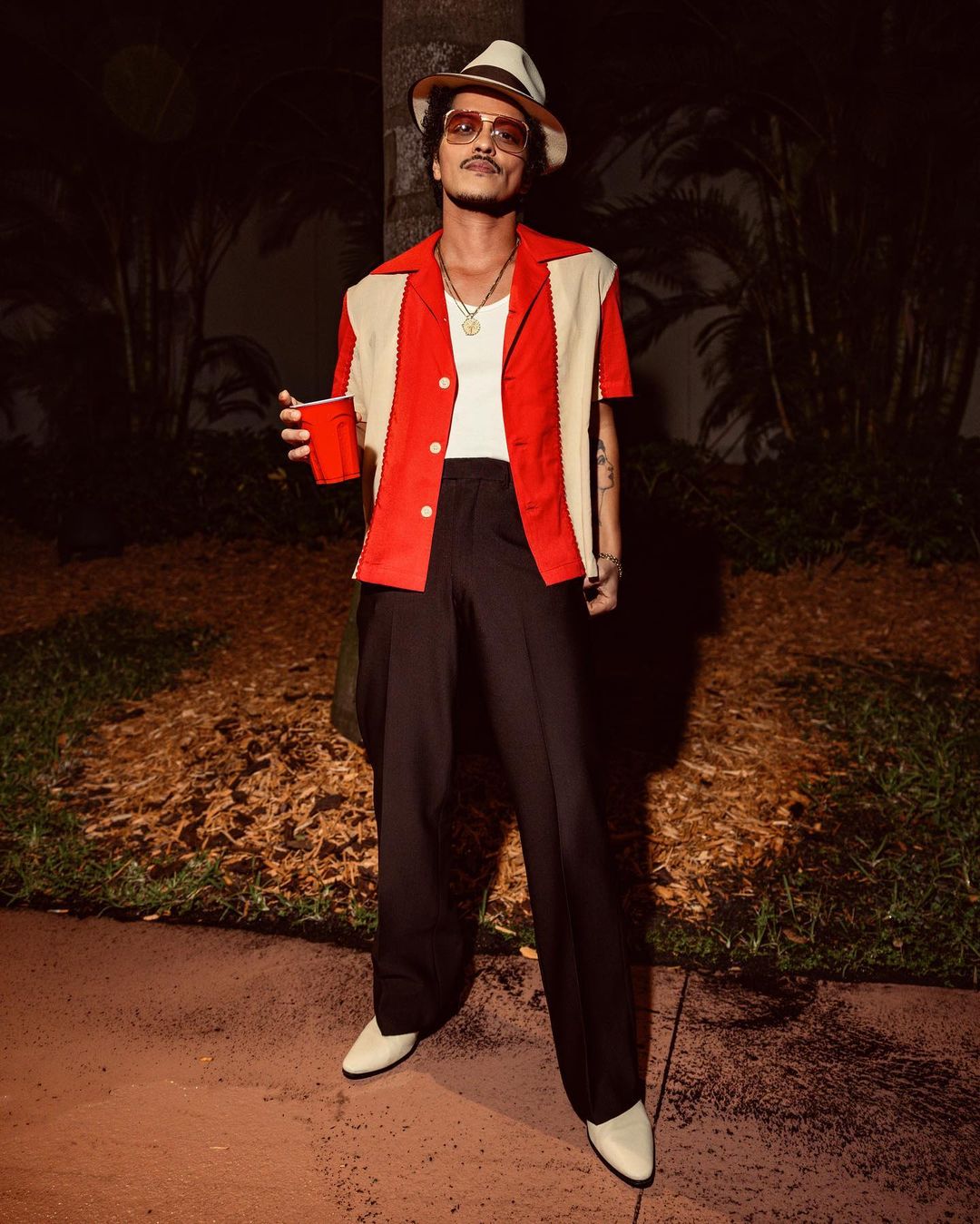 Bruno Mars s Iconic Outfits His Style Playbook Decoded Vogueymen