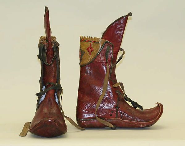 Çarık Boots, Fashion Accessories and Traditional Garments from Turkey.