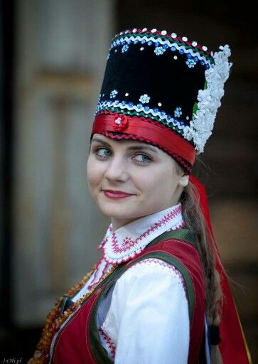 Czółko: The Ornate Forehead Crown of the Kurpie Woman