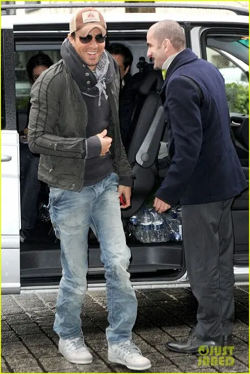 Enrique Igleasis outfits