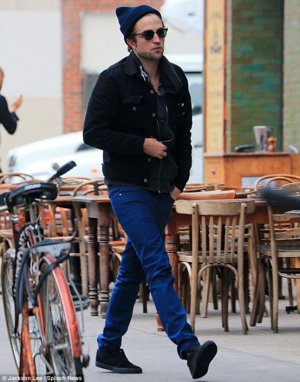 Robert Pattinson's street style, outfits with beanies