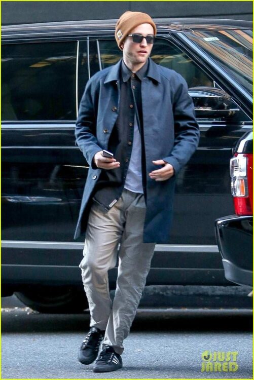 Robert Pattinson's street style, outfits with beanies