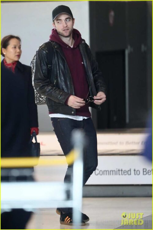 Robert Pattinson's street style with a baseball cap